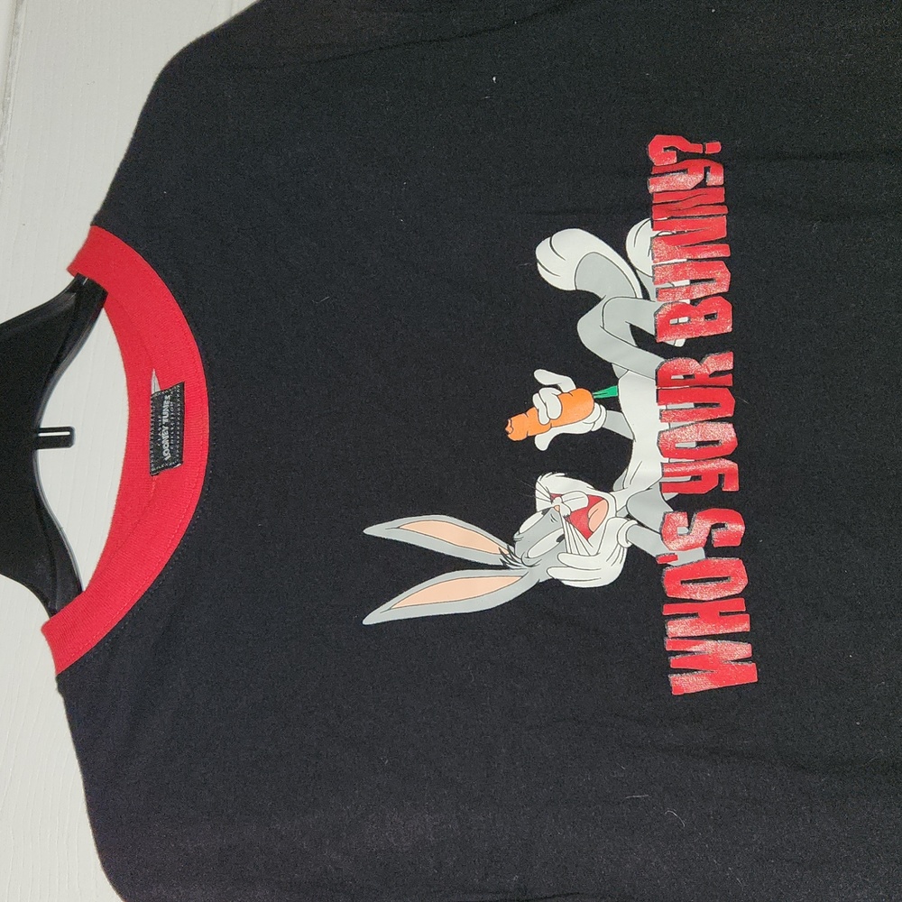 LOONEY TUNES TSHIRT L/XL